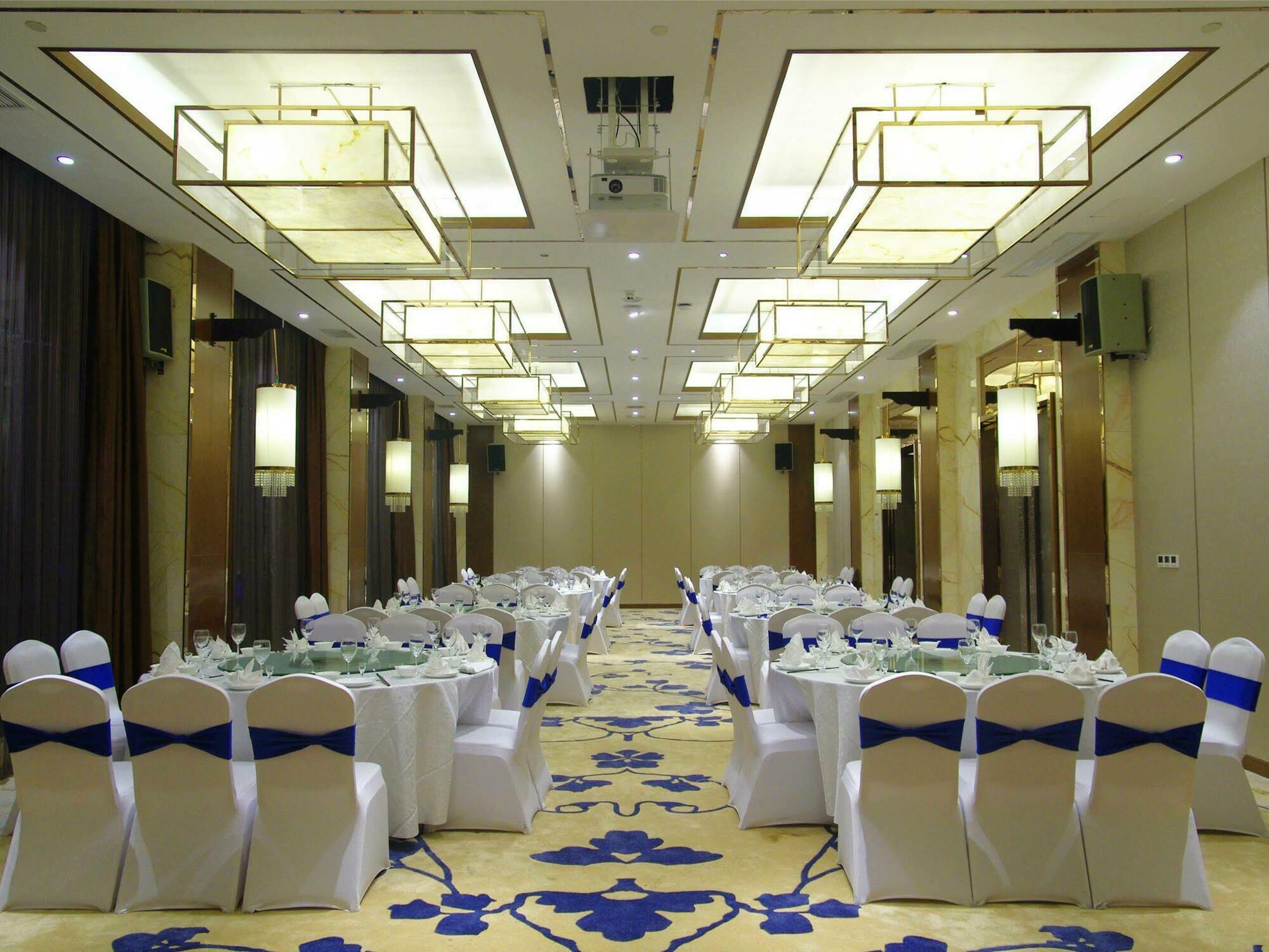 Argyle Grand Hotel Xingyi  Buitenkant foto