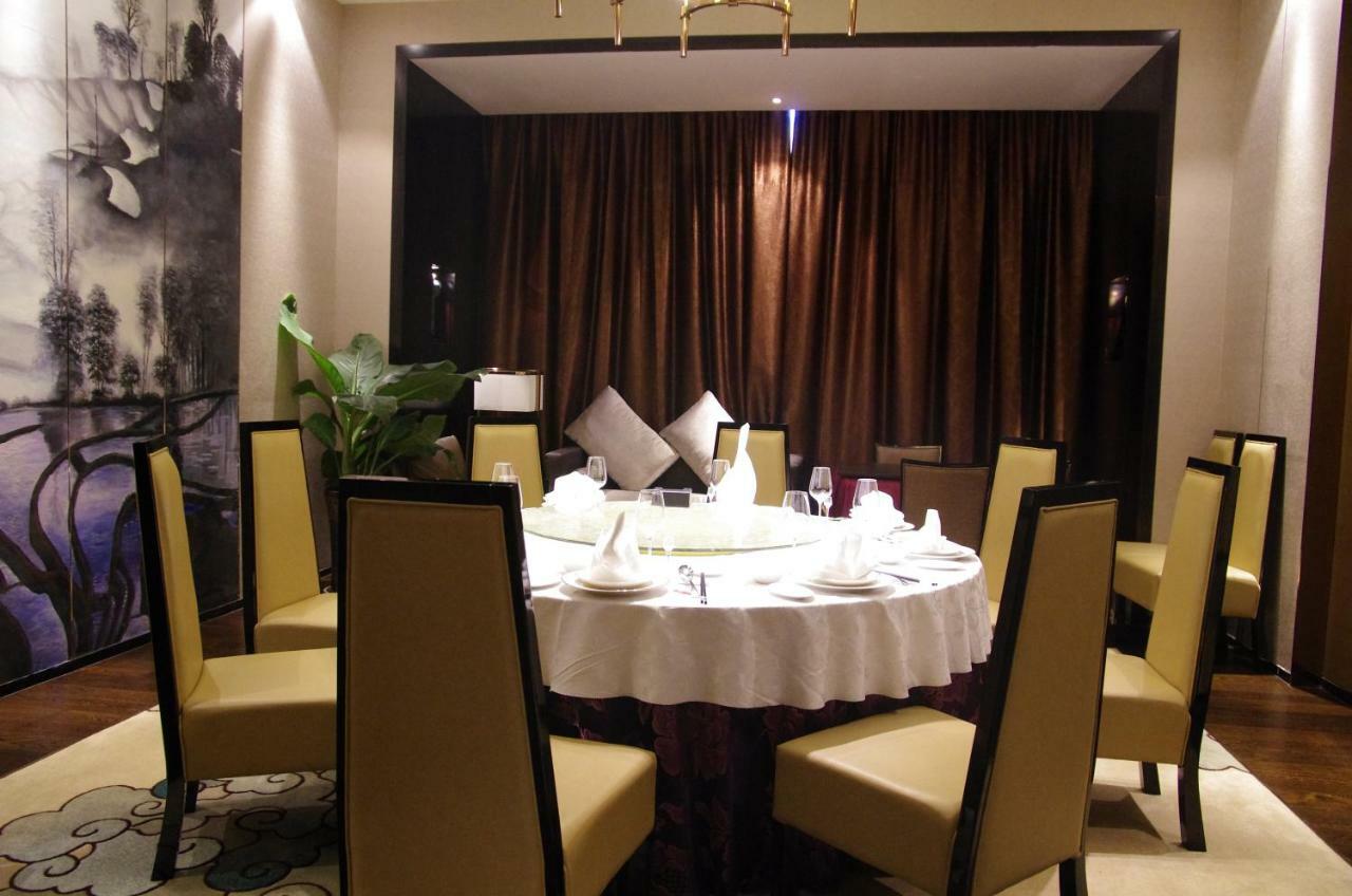 Argyle Grand Hotel Xingyi  Buitenkant foto